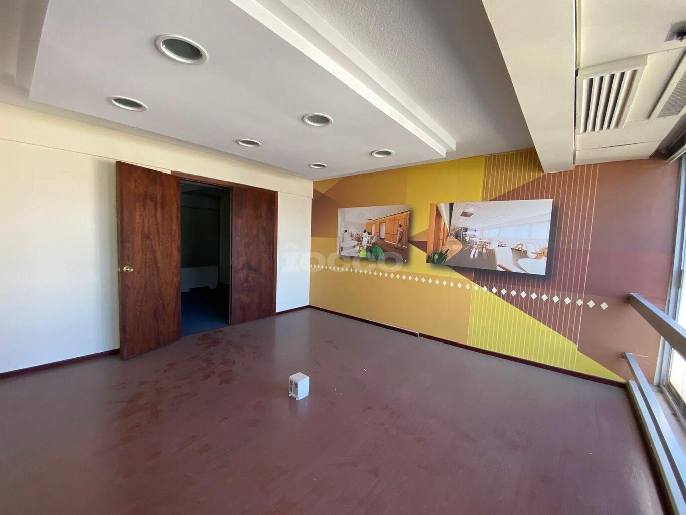 ALQUILER Y VENTA DE AMPLIA OFICINA EN CIUDAD VIEJA "EDIFICIO PRESIDENTE" · Foto 4