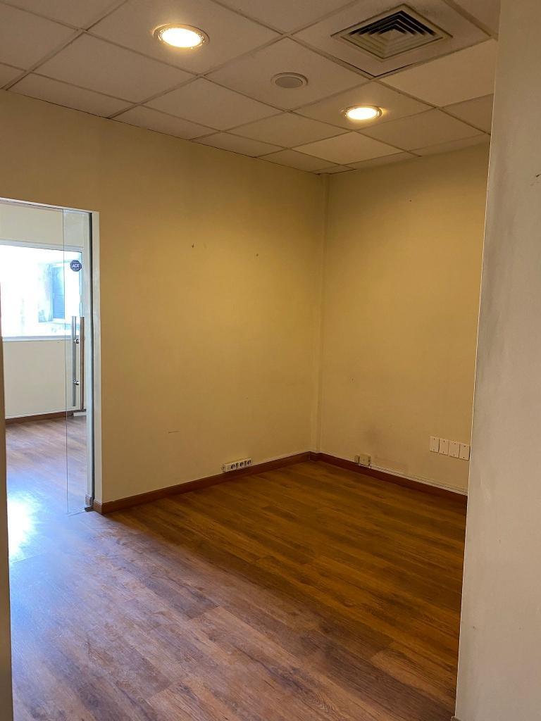 OFICINA EN VENTA Y ALQUILER FRENTE A RAMBLA · Foto 11