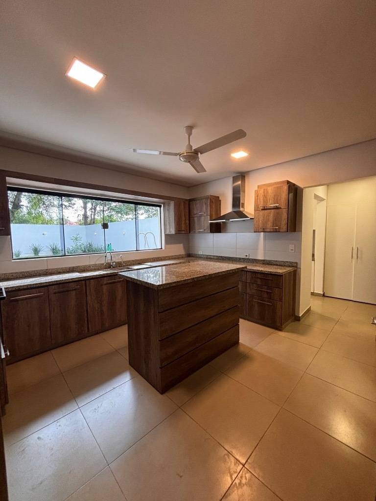 Vendo Amplia Casa Moderna en Cañada Garay, Luque. — foto 3
