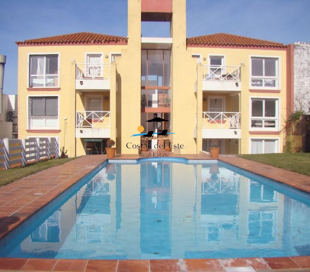 Edificio Con Piscina · Foto 2