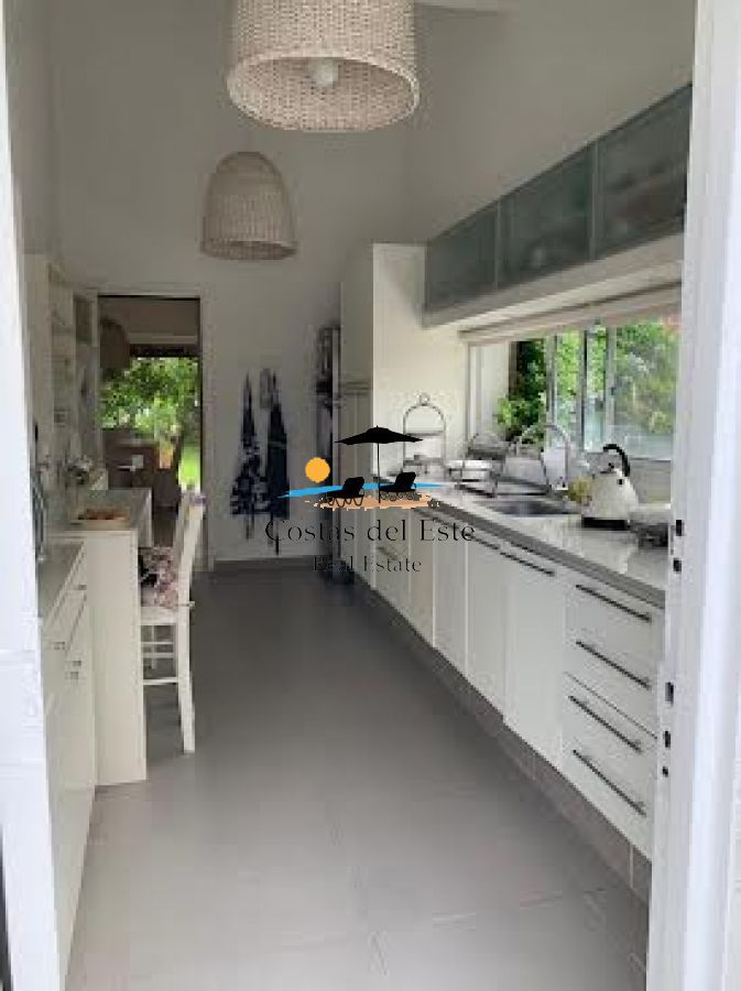 Casa En Venta Y Alquiler Anual En La Mansa Con Gran Barbacoa Y Piscina!! · Foto 7