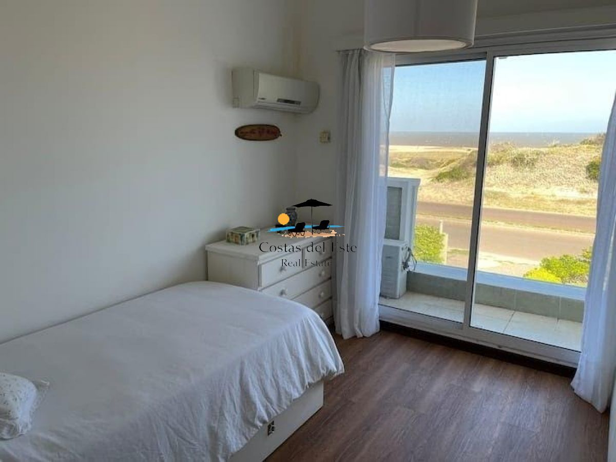 Alquilo Anual Hermosa Casa En La Barra,5 Dormitorios Frente Al Mar Con Piscina · Foto 4