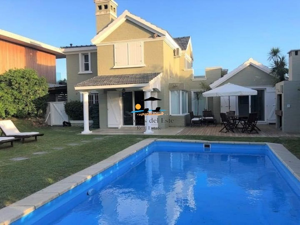 Alquilo Anual Hermosa Casa En La Barra,5 Dormitorios Frente Al Mar Con Piscina · Foto 1