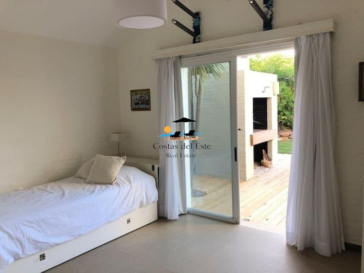 Alquilo Anual Hermosa Casa En La Barra,5 Dormitorios Frente Al Mar Con Piscina · Foto 7