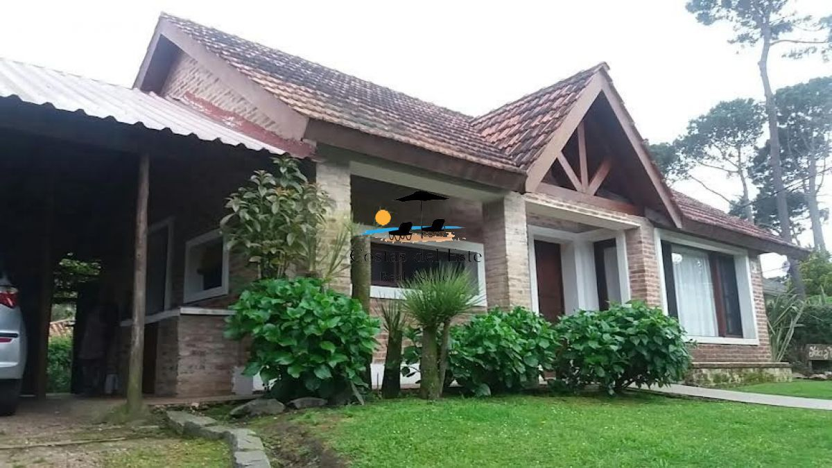 Alquiler Anual,hermosa Casa De 3 Dormitorios En Jardines De Córdoba,punta Del Este! · Foto 1