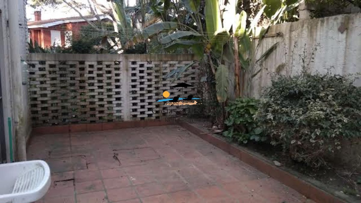 Casa En Alquiler Anual De 4 Dormitorios En La Mansa Con Estufa A Leña · Foto 1