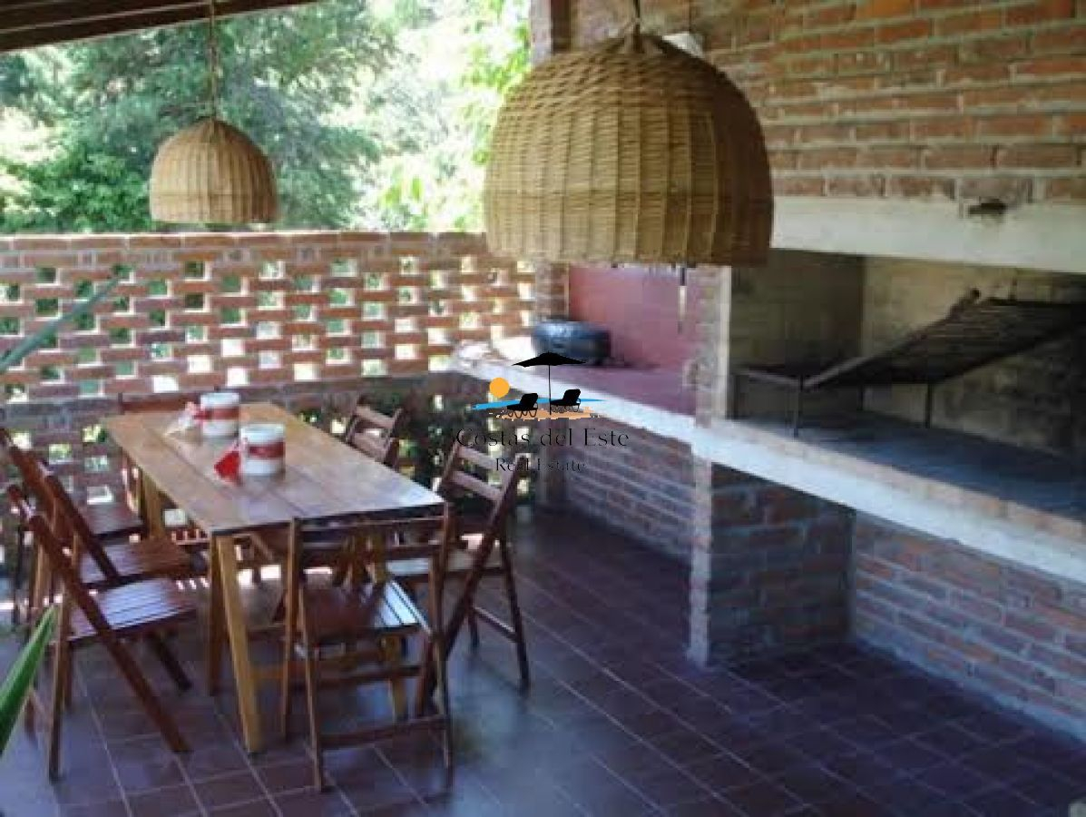 Alquiler Anual Casa En Paradas De Playa Mansa,3 Dormitorios. · Foto 5