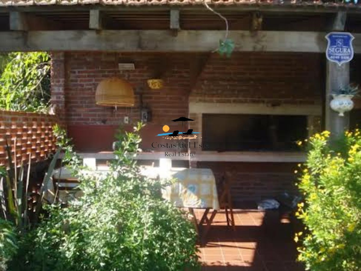Alquiler Anual Casa En Paradas De Playa Mansa,3 Dormitorios. · Foto 4