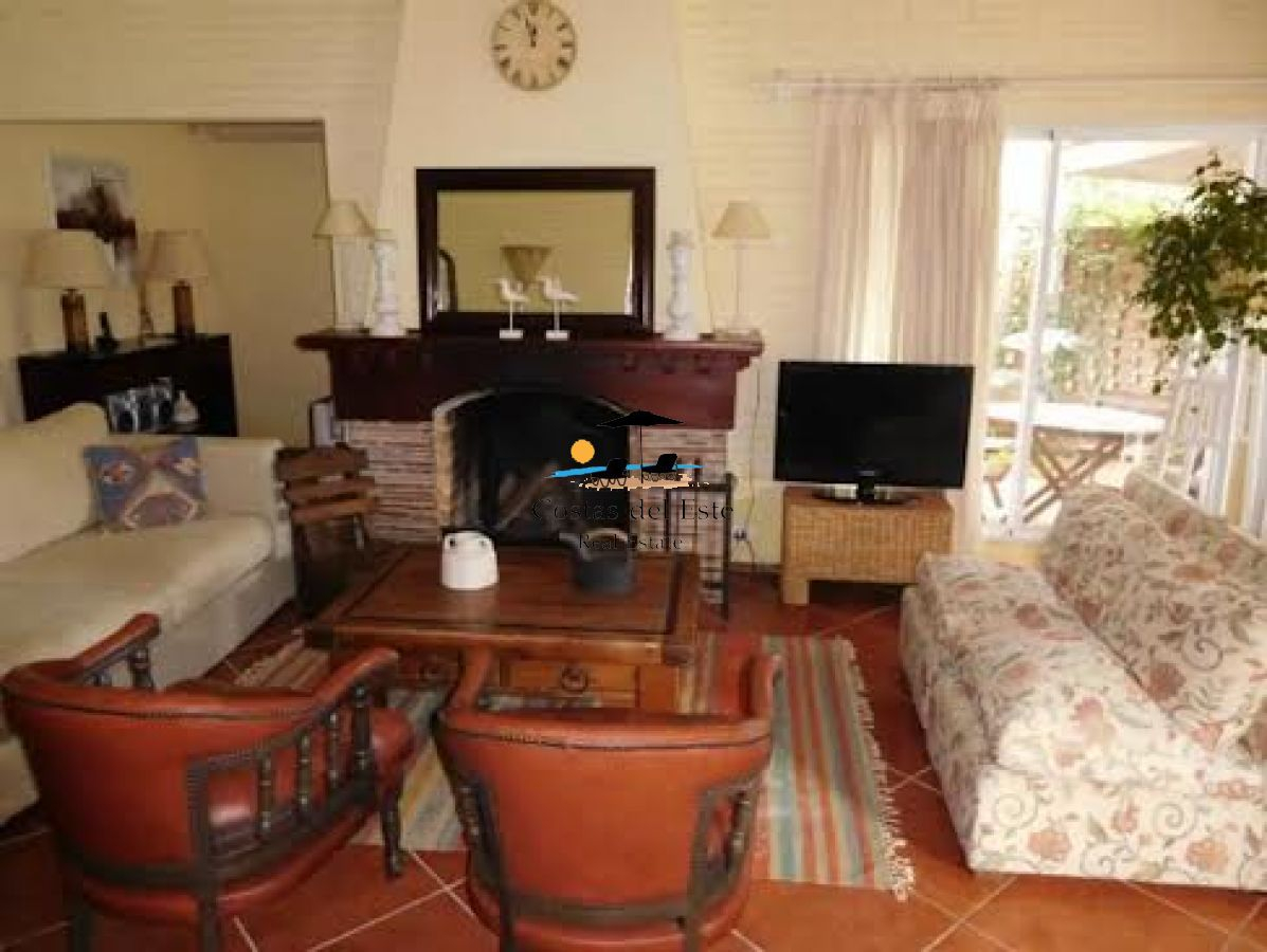 Alquiler Anual Casa En Paradas De Playa Mansa,3 Dormitorios. · Foto 8