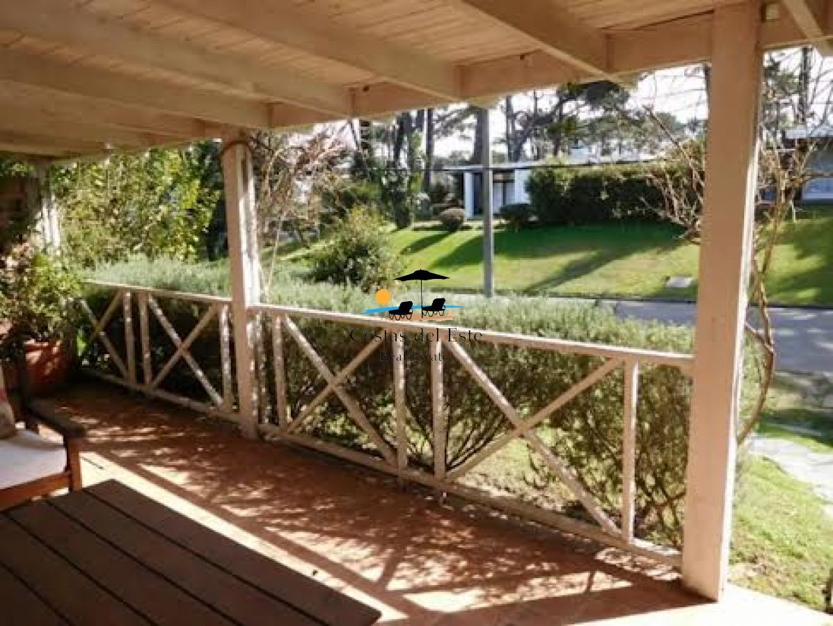 Alquiler Anual Casa En Paradas De Playa Mansa,3 Dormitorios. · Foto 2