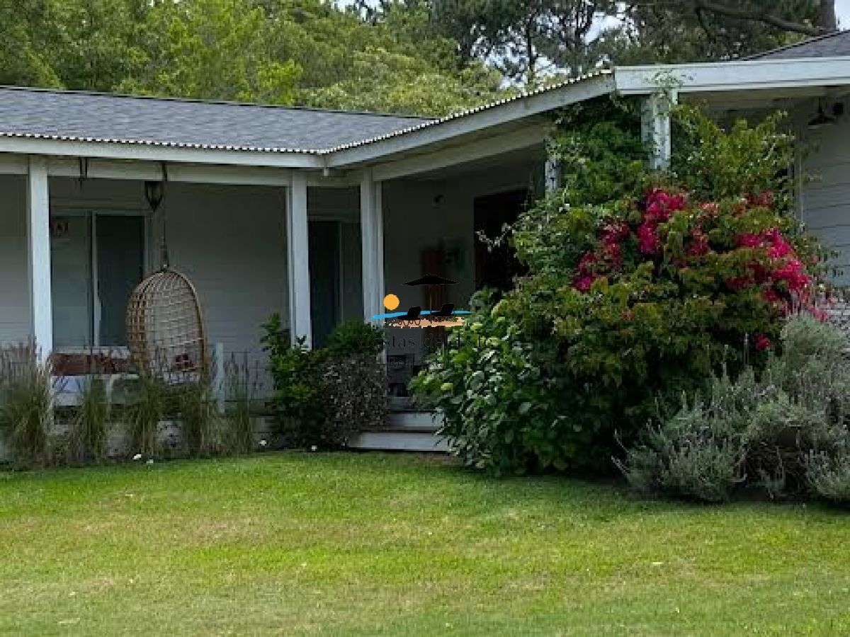 Casa En Alquiler Anual De 4 Dormitorios Y Piscina,rincon Del Indio · Foto 2