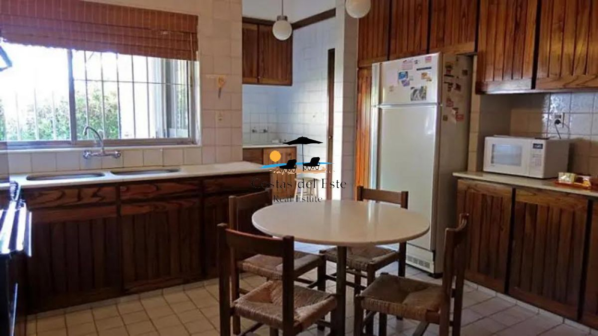 Alquiler Anual Hermosa Casa En Paradas De Playa Mansa, 4 Dormitorios,gran Parque!! · Foto 8