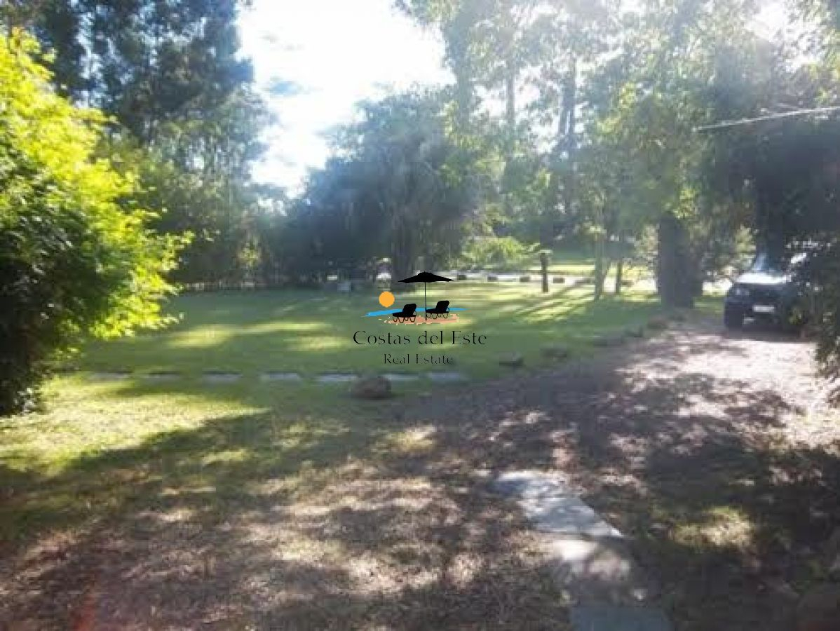 Alquiler Anual Hermosa Casa En Playa Mansa,3 Dormitorios + Dependencia De Servicio · Foto 2