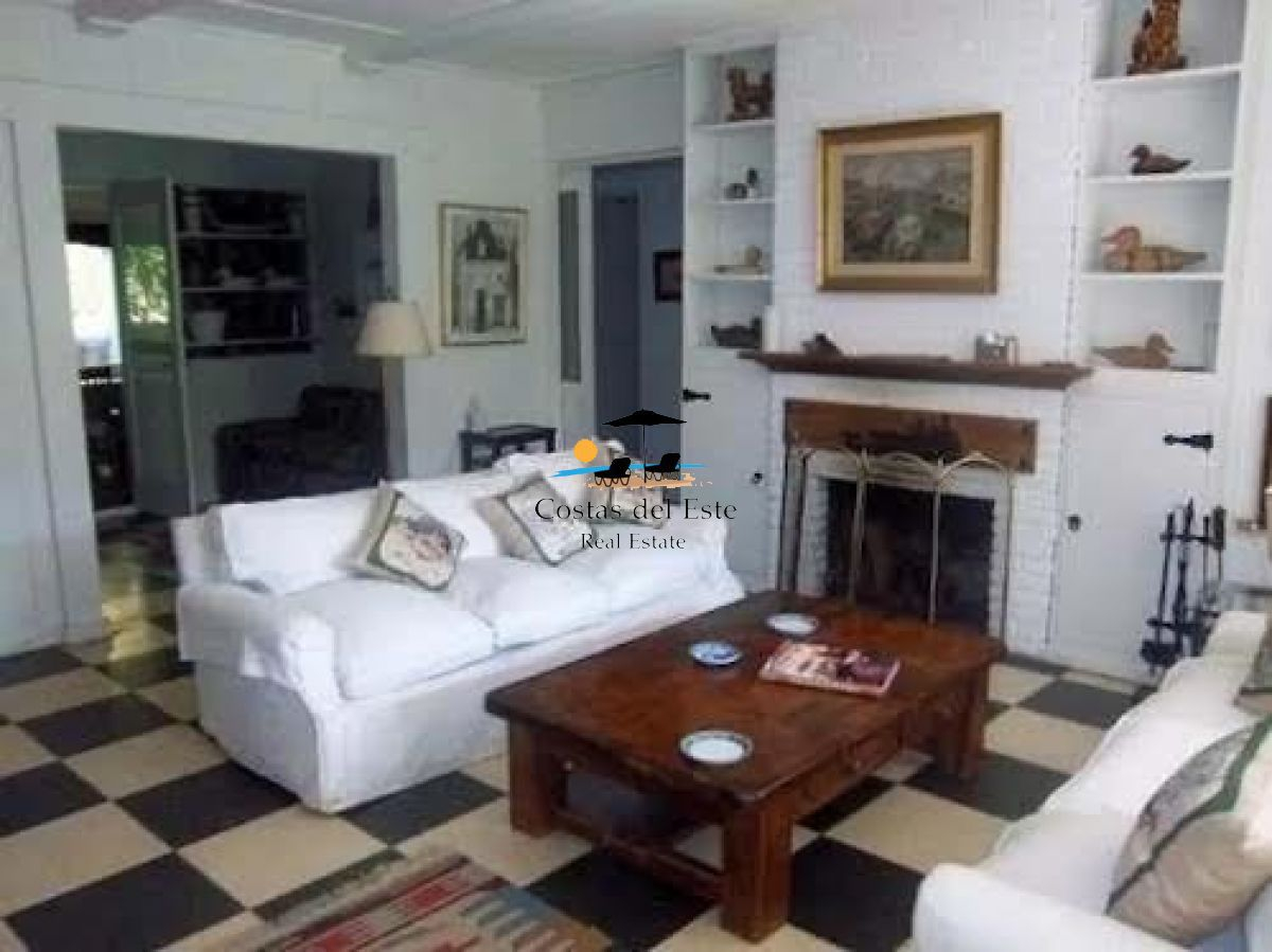 Alquiler Anual Hermosa Casa En Playa Mansa,3 Dormitorios + Dependencia De Servicio · Foto 6