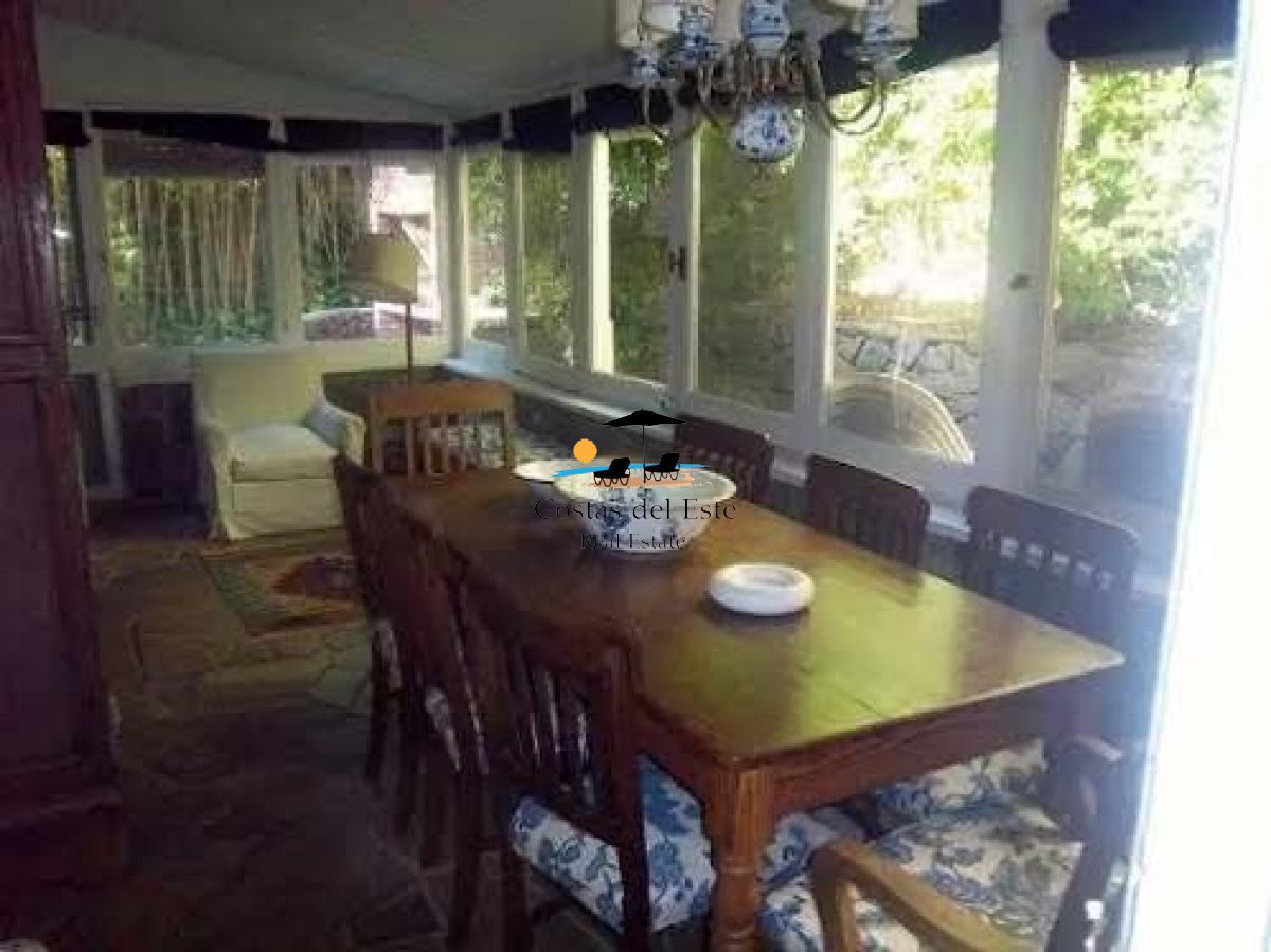 Alquiler Anual Hermosa Casa En Playa Mansa,3 Dormitorios + Dependencia De Servicio · Foto 8
