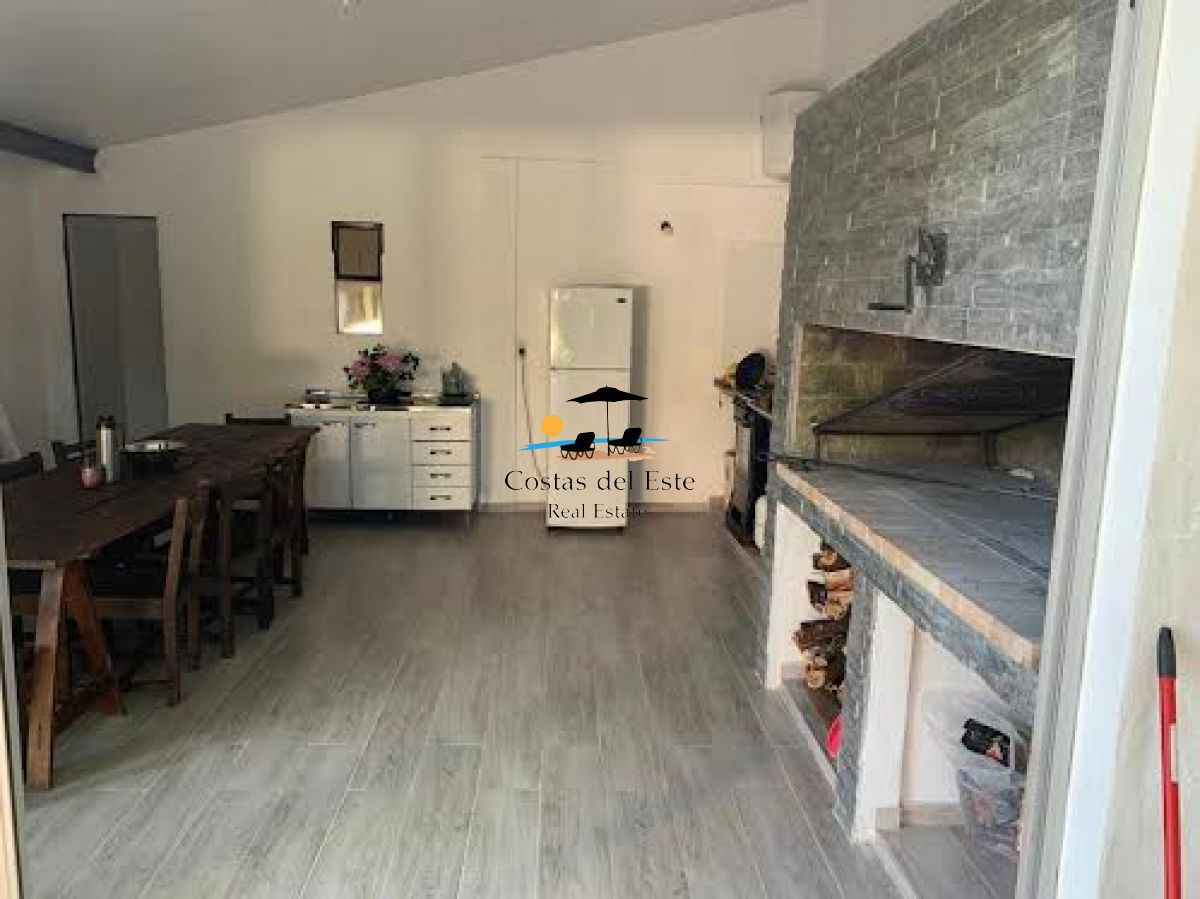 Alquiler Anual Hermoso Quincho Con Amplio Parque A Pocas Cuadras Del Mar!! · Foto 5