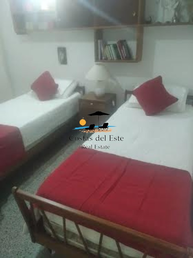 Alquiler Anual Bonito Ph En Planta Baja De 3 Dormitorios + Dependencia A 100 Metros De La Playa En La Mansa!! · Foto 7