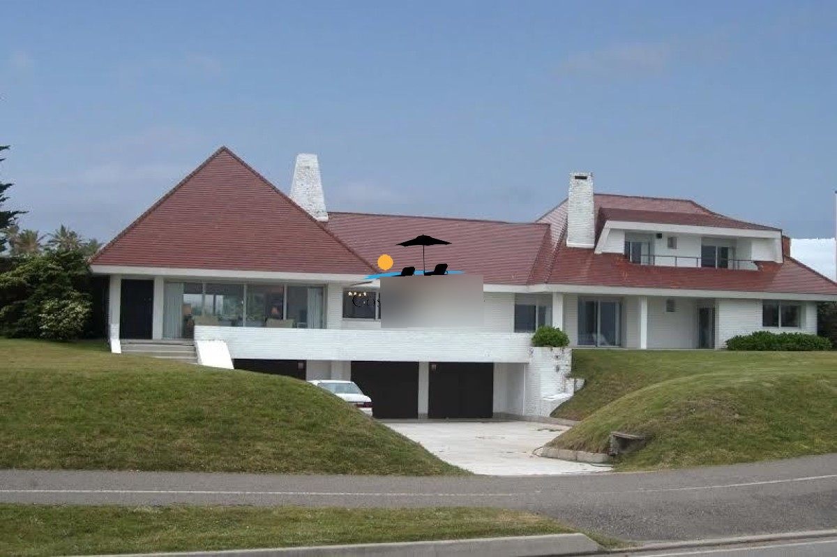 Alquilo Anualmente Excepcional Residencia Frente Al Mar! · Foto 1