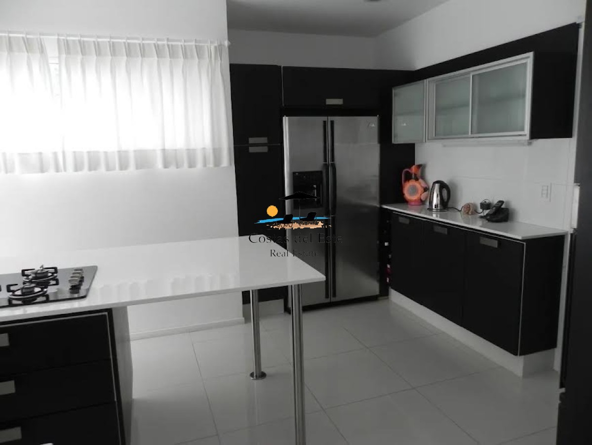 Alquilo Anual Hermosa Casa En Manantiales Con Piscina Abierta Y Vista Al Mar!! · Foto 3