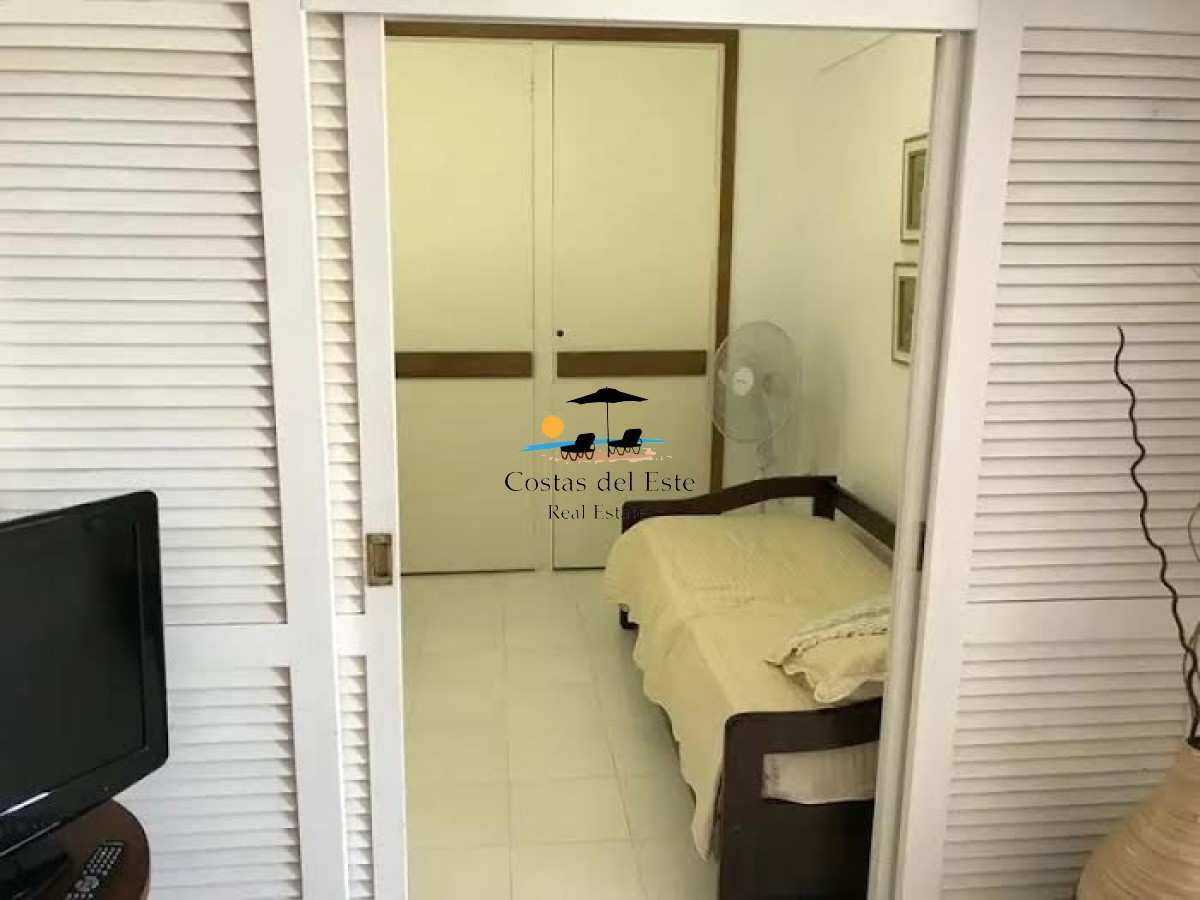 Alquilo Anual Amplio Departamento De 2 Dormitorios En Plena Península De Punta Del Este!! · Foto 3