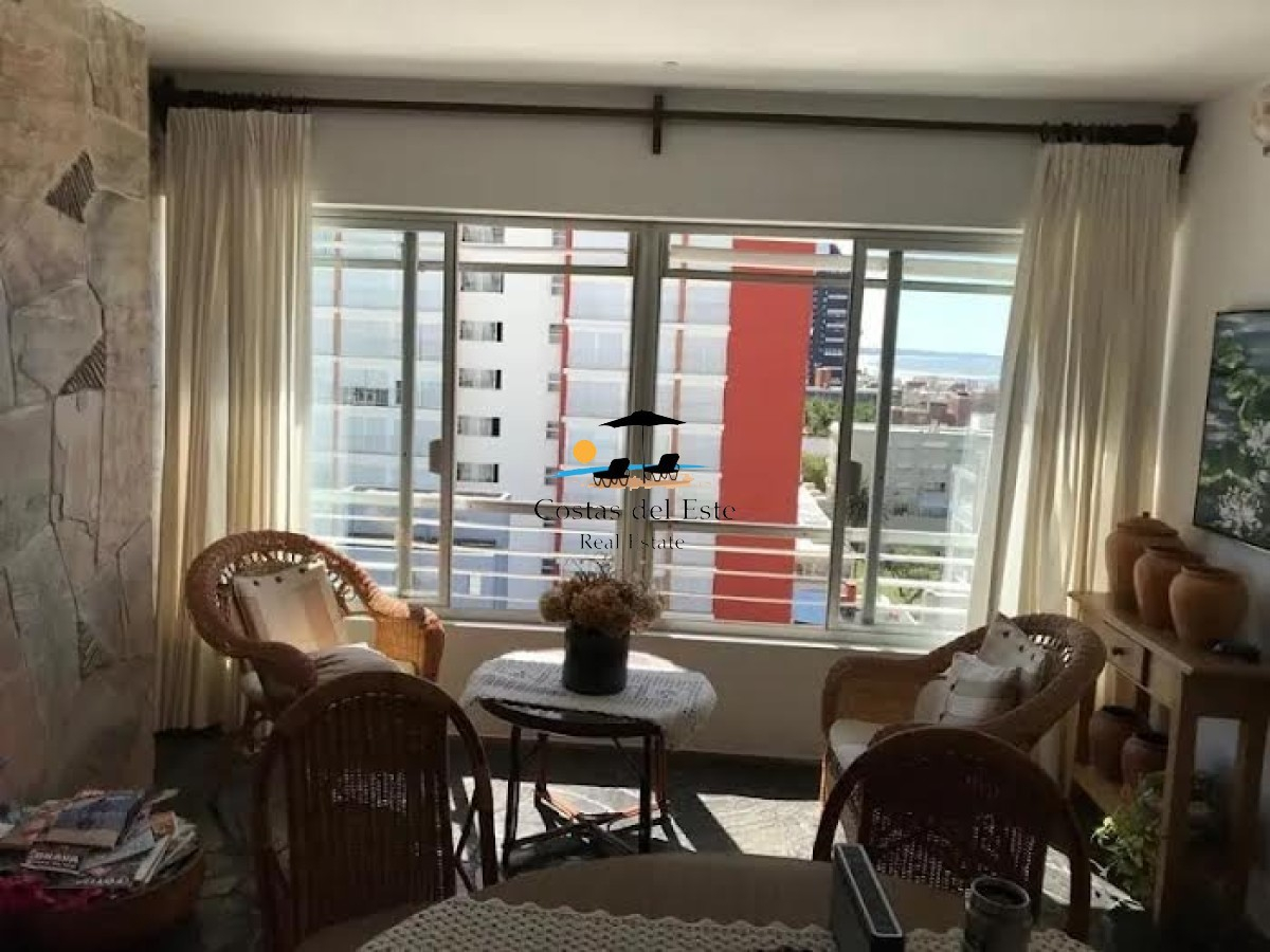 Alquilo Anual Amplio Departamento De 2 Dormitorios En Plena Península De Punta Del Este!! · Foto 2