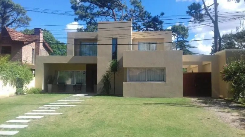 Alquiler ANUAL ,confortable Casa En La Mansa,3 Suite Y Piscina Climatizada!! · Foto 2