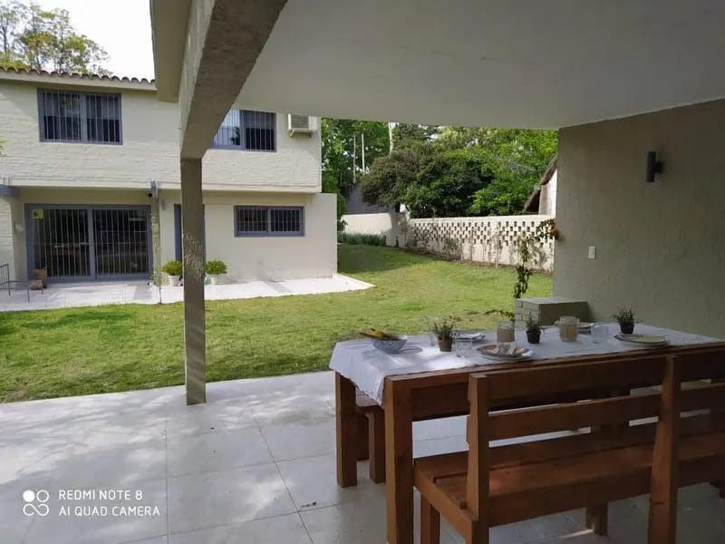 Casa en alquiler de 3 dormitorios c/ cochera en Pinares · Foto 4