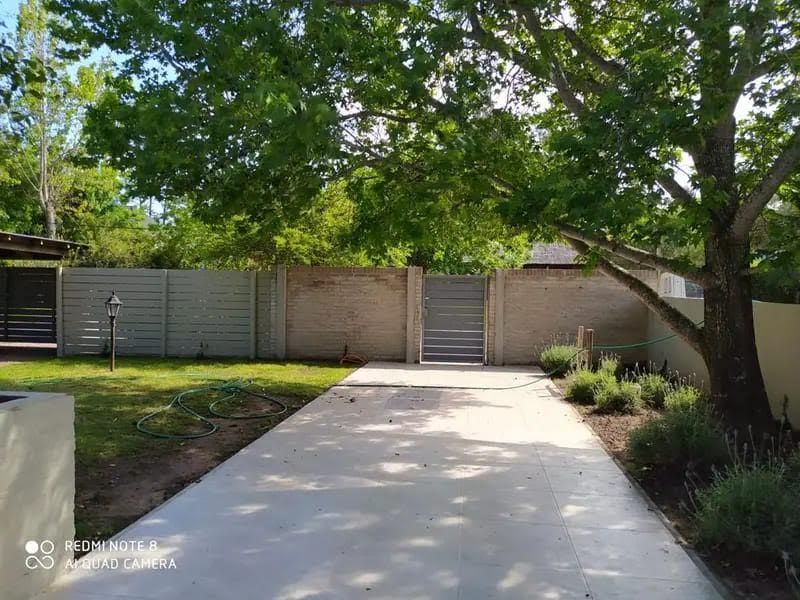 Casa en alquiler de 3 dormitorios c/ cochera en Pinares · Foto 8