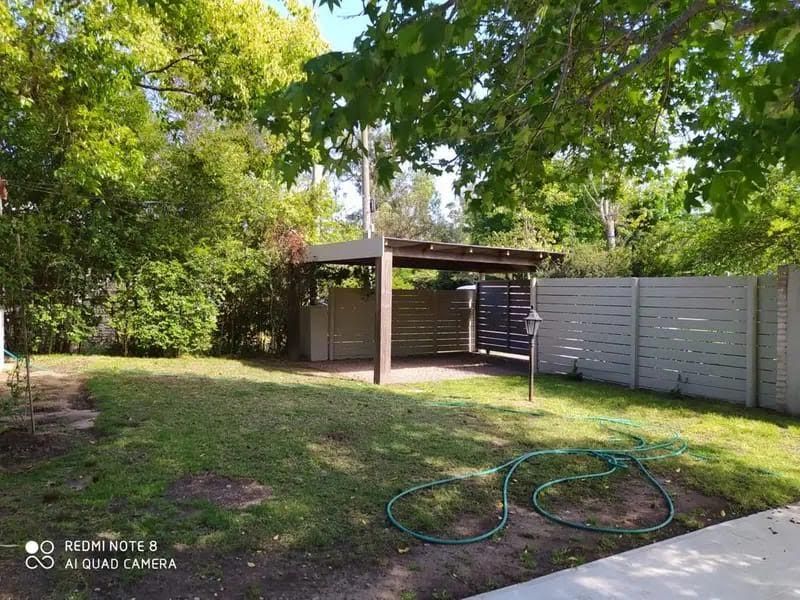 Casa en alquiler de 3 dormitorios c/ cochera en Pinares · Foto 6