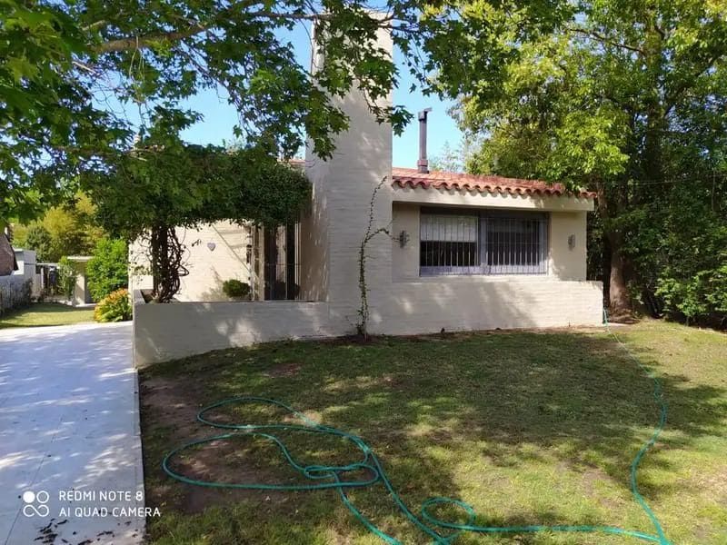 Casa en alquiler de 3 dormitorios c/ cochera en Pinares · Foto 2