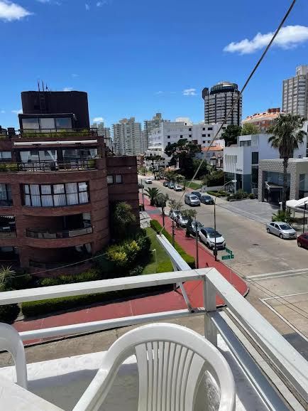 Apartamento en alquiler ANUAL 3 dormitorios, Península, Punta del Este. · Foto 1