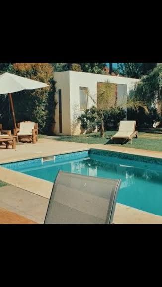 Casa en alquiler de 5 dormitorios c/ cochera en Lugano · Foto 1