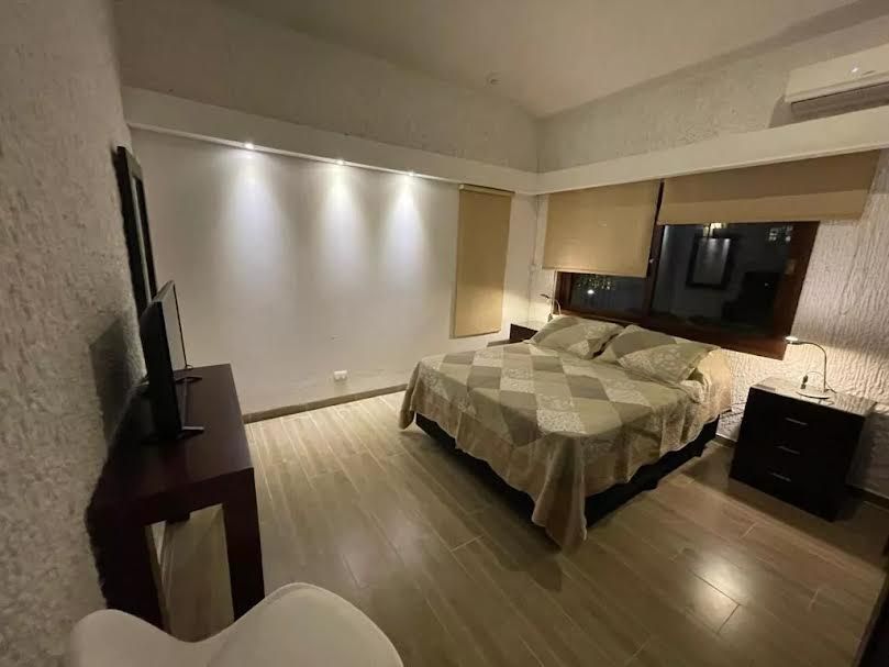 Casa en alquiler de 5 dormitorios c/ cochera en Playa Mansa · Foto 7