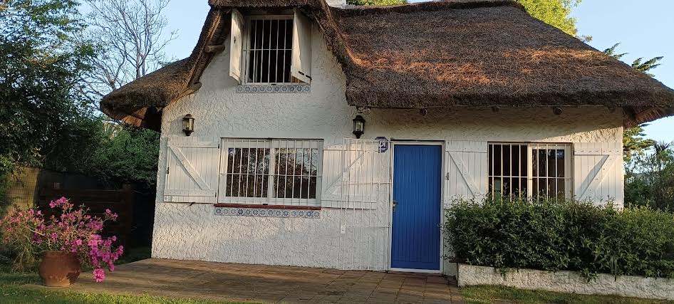 Casa en alquiler de 3 dormitorios c/ cochera en Rincón del Indio · Foto 1
