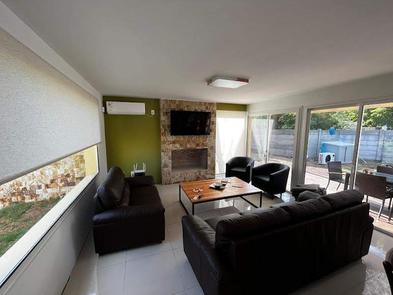 Casa En Alquiler De 3 Dormitorios C/ Cochera En Lugano · Foto 6