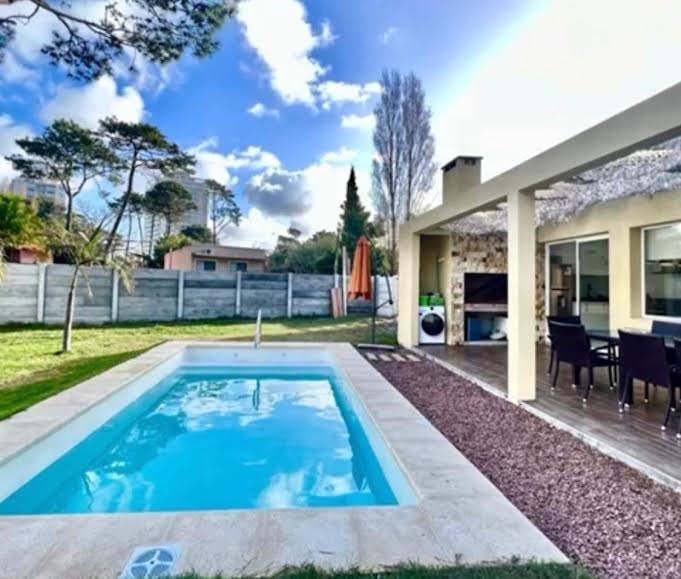 Casa En Alquiler De 3 Dormitorios C/ Cochera En Lugano · Foto 2