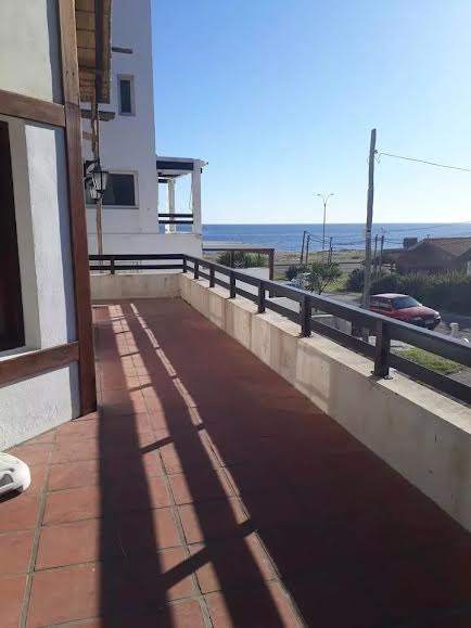 Casa en alquiler de 3 dormitorios c/ cochera en Pinares · Foto 2