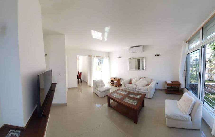 Casa en alquiler de 3 dormitorios c/ cochera en Playa Mansa · Foto 7
