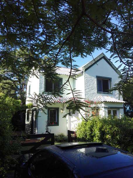 Casa en alquiler de 4 dormitorios c/ cochera en La Barra · Foto 1