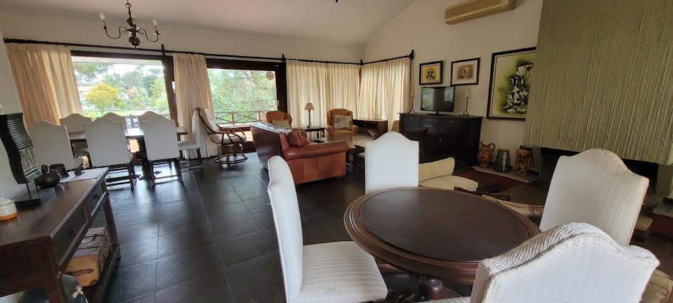 Casa en alquiler de 4 dormitorios c/ cochera en Playa Mansa · Foto 5