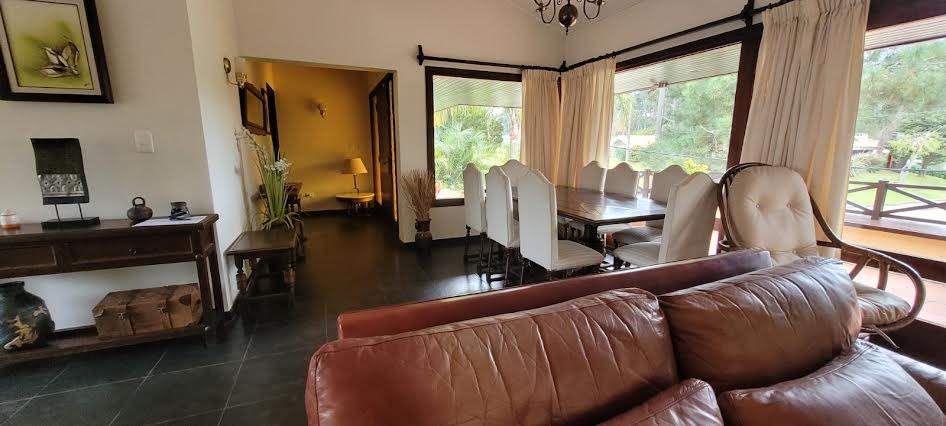 Casa en alquiler de 4 dormitorios c/ cochera en Playa Mansa · Foto 8