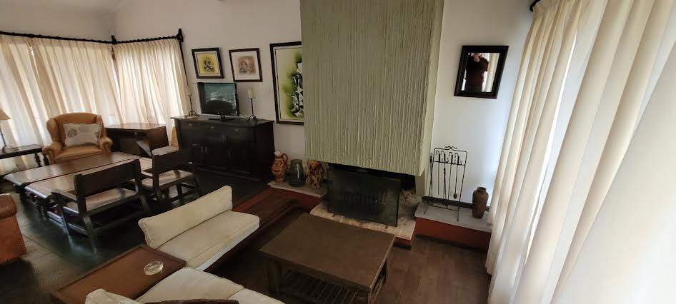 Casa en alquiler de 4 dormitorios c/ cochera en Playa Mansa · Foto 7