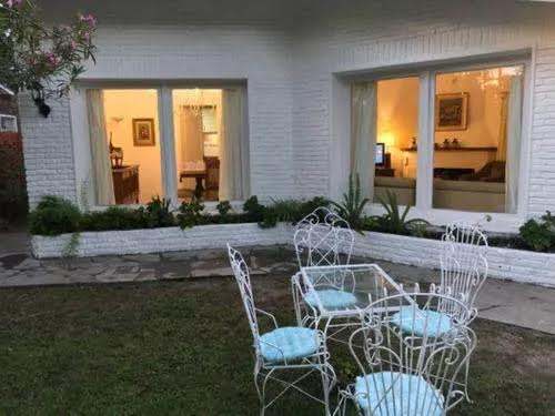 Casa en alquiler de 4 dormitorios c/ cochera en Playa Mansa · Foto 2