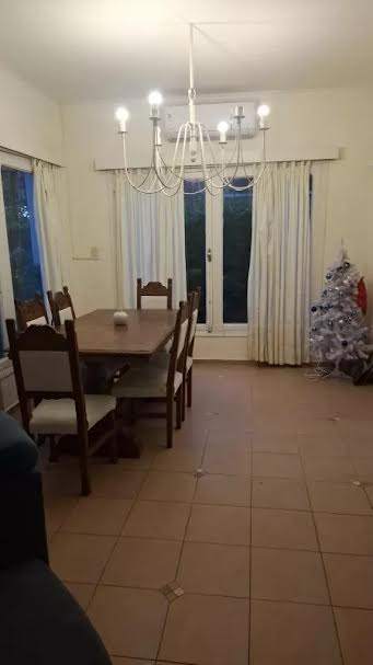 Casa en alquiler de 4 dormitorios c/ cochera en Playa Mansa · Foto 4
