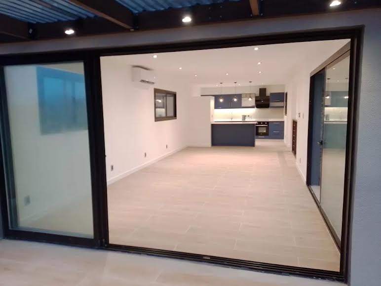 Casa en alquiler de 2 dormitorios c/ cochera en Playa Mansa · Foto 8