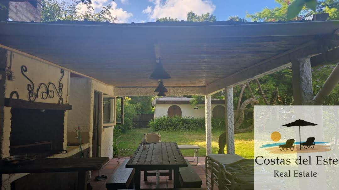 Casa en alquiler de 4 dormitorios c/ cochera en Pinares · Foto 5