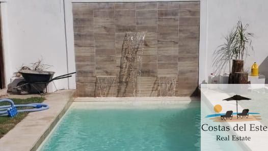 Casa en alquiler de 4 dormitorios c/ cochera en Pinares · Foto 2