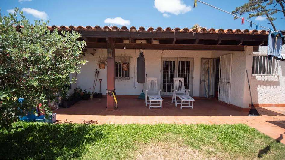 Casa en alquiler c/ cochera en Playa Mansa · Foto 2