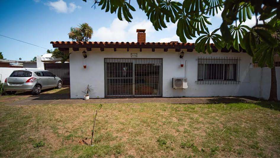 Casa en alquiler c/ cochera en Playa Mansa · Foto 3