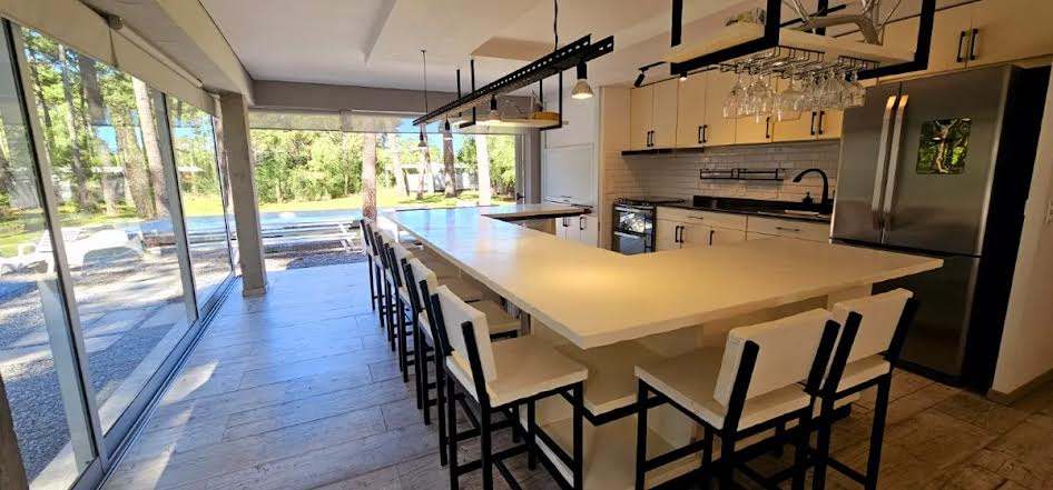 Casa en alquiler c/ cochera en Playa Mansa · Foto 5